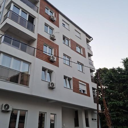 Lester Apartments Скопье Экстерьер фото